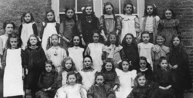 cropped-chapter-4-charles-dickens-school-girls-early-1900s-may-deverill-second-from-right-second-row4.jpg