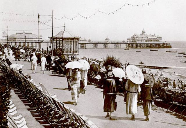 Eastbourne Pier circa 1940