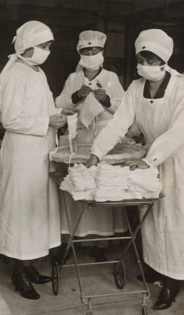 making face masks 1918